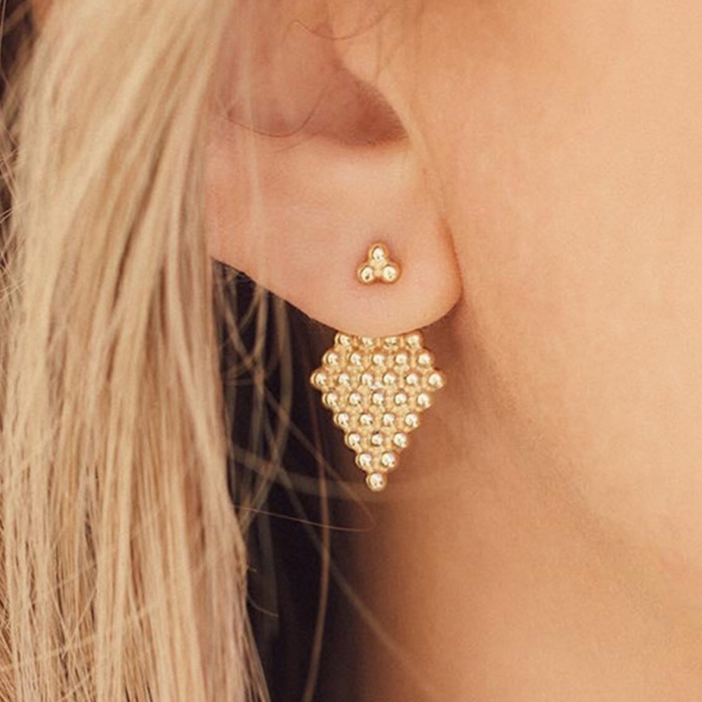 🆕Diamond shaped stud classy earrings